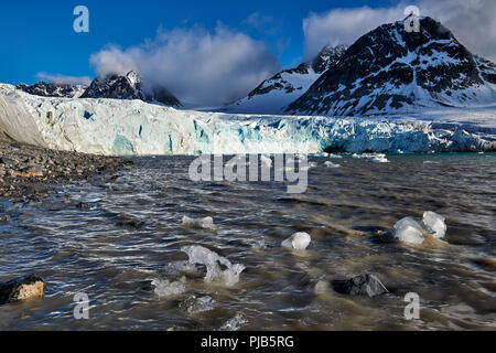 Gletscher Gullybreen, Landschaft von Magdalenefjorden oder Spitzbergen, Svalbard, Europa Stockfoto