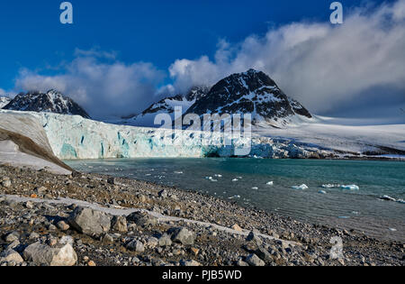 Gletscher Gullybreen, Landschaft von Magdalenefjorden oder Spitzbergen, Svalbard, Europa Stockfoto