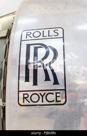 Rolls Royce Logo auf der Seite von einem Flugzeug Jet Engine. Stockfoto