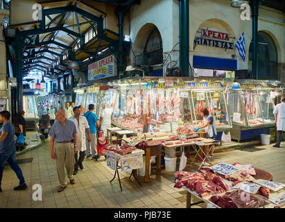 Athen, Griechenland - Juli 2, 2018. Eine Metzgerei von Varvakios, zentrale Markt von Athen. Region Attika, Griechenland. Stockfoto