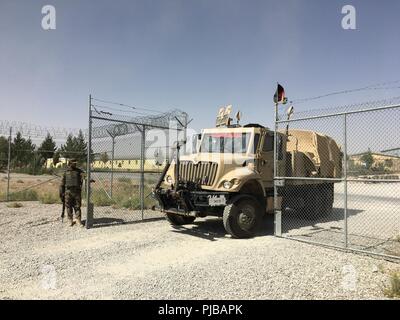 ZABUL PROVINCE, Afghanistan (1. Juli 2018) - - Sicherheitskräfte Unterstützung Brigade Berater arbeiten fleißig an der Seite ihrer afghanischen Kollegen während der AFGHANISCHEN-led-Offensive im Süden Afghanistans. Die NATO-geführte entschlossenen Unterstützung mission Soldaten der afghanischen nationalen Armee unterstützt, um sicherzustellen, dass alle Geräte betriebsbereit war. (NATO Stockfoto