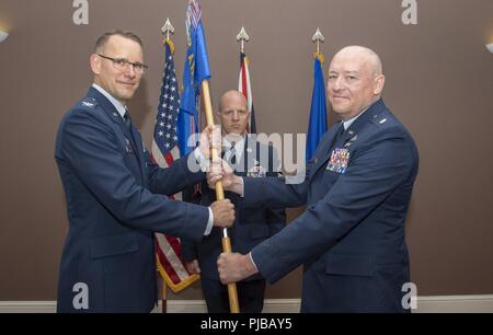 Us Air Force Oberstleutnant Mathew Ramstack übernahm das Kommando über die 422 Air Base Group, an RAF Croughton, Großbritannien, 2. Juli 2018. Stockfoto