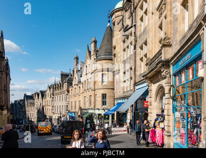 Blick entlang der historischen Cockburn Street in der Altstadt von Edinburgh, Schottland, Großbritannien Stockfoto