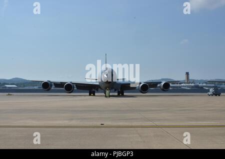 Drei KC-135-R Stratotankers von McGhee Tyson Air National Guard Base Park auf dem Flug Linie hier an die 117 Luftbetankung Flügel, Birmingham, Ala., 12. Juli 2018. Stockfoto