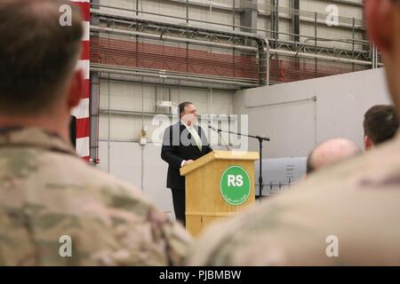 Flughafen Bagram, Afghanistan (9. Juli 2018) - - US-Forces-Afghanistan hosts US-Staatssekretär Michael R. Pompeo, 9. Juli, bei seinem Besuch in Bagram, Afghanistan. Bei seinem Besuch, Pompeo engagiert mit den US-Truppen und die Koalitionstruppen und ermutigenden Ausführungen unter Bekräftigung der US- und NATO-geführten entschiedene Bemühungen im Land. Stockfoto