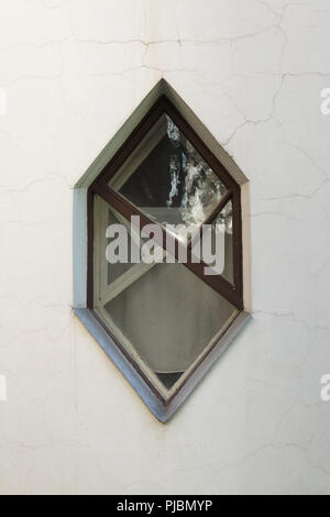 Sechseckige Fenster des Melnikov Haus entworfen von Sowjetischen konstruktivistischen Architekten Konstantin Melnikow und in 1927-1929 in Moskau, Russland. Stockfoto