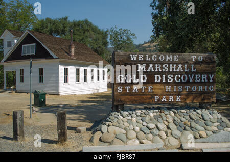 Coloma schulhaus an der 1849 Gold Discovery Museum, in der Nähe von Placerville, Kalifornien. Stockfoto