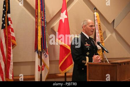 Army Material Command Commander's Gen. Gus Perna gibt Keynote Bemerkungen auf der Unteroffiziere Association-Redstone Arsenal Kapitel Centennial Abendessen, Freitag am Von Braun Center. Stockfoto