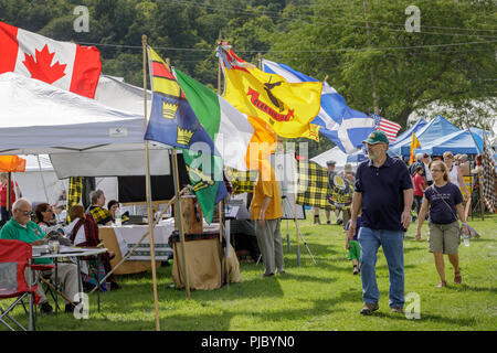 Einige der Stände zu Clans und Gesellschaften bei den Capital District schottische Spiele in Altamont, New York gewidmet Stockfoto