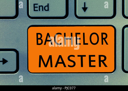 Konzeptionelle Hand schreiben Übersicht Bachelor Master. Business Foto Text ein Hochschuldiplom abgeschlossen nach dem Bachelor-Abschluss. Stockfoto