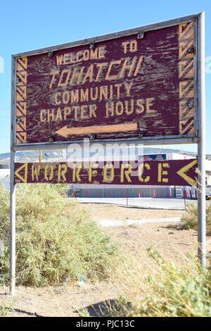 Us-Flieger von der 169th Bauingenieur Squadron, Wohnungen für den nativen amerikanischen Veteranen in der "Bereitstellung konstruieren für Schulung "Mission in Gallup, New Mexico, 11. Juli 2018. Flieger auf der 169th South Carolina der Air National Guard Fighter Wing vergeben in Partnerschaft mit der südwestlichen Indischen Stiftung alle Phasen des Bauprozesses einschließlich Zimmerei, Framing, Elektro-, Sanitär- und Arbeiten vor Ort zur Verfügung zu stellen. Stockfoto