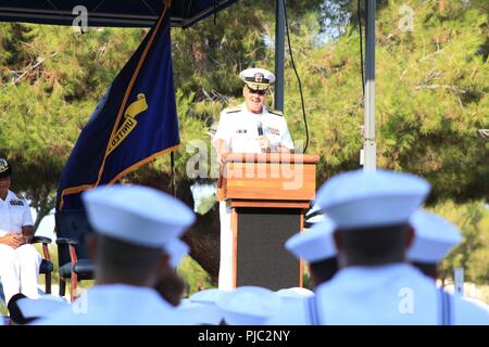 Vice Adm. Forrest Faison, Marine Surgeon General und Chief, U.S. Navy Büro der Medizin und Chirurgie, liefert Erläuterungen bei einem Festakt feiert 50. Naval Gesundheit Klinik Lemoore Jubiläum. Faison ist erste Pflicht Station nach seiner Residency wurde dann Naval Hospital Lemoore. Stockfoto