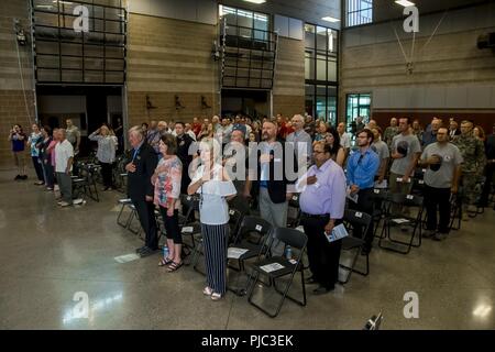 Der Adjutant General von Colorado und Direktor der Kolorado Abteilung der Militär- und Veterans Affairs Luftwaffe Generalmajor Michael Loh hosts ein Spatenstich für die westliche Region OneSource Juli 20, 2018, an der COARNG Grand Junction Readiness Center. Stockfoto