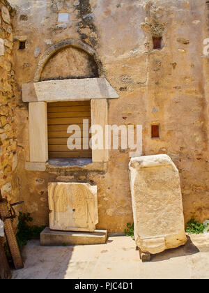 Überreste einer Exedra des Hadrian's Bibliothek, Athen, Attika, Griechenland. Stockfoto