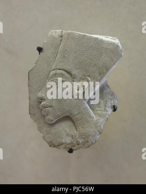 Royal Profil in der amarna Stil auf Anzeige im Louvre in Paris, Frankreich. Stockfoto