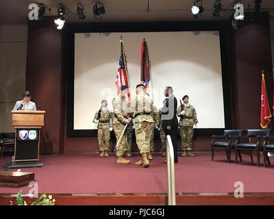 HUNTSVILLE, Ala., - der US Army Security Assistance Command (USASAC) begrüßte Generalmajor Jeff Drushal während eines am 16. Juli Annahme des Befehls Zeremonie in der Bob Jones Auditorium, Redstone Arsenal. Army Material Command auf dem Gen. Gustave Perna amtierte die Zeremonie. Stockfoto