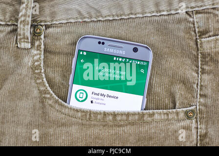 MONTREAL, KANADA - 10 AUGUST 2018: Mein Gerät finden Anwendung auf ein Handy Display in Jeans Tasche. Google mein Gerät finden App die neue und verbesserte Andr Stockfoto