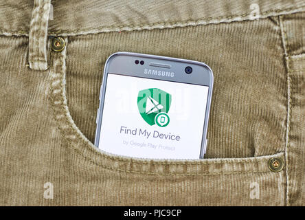 MONTREAL, KANADA - 10 AUGUST 2018: Mein Gerät finden Anwendung auf ein Handy Display in Jeans Tasche. Google mein Gerät finden App die neue und verbesserte Andr Stockfoto