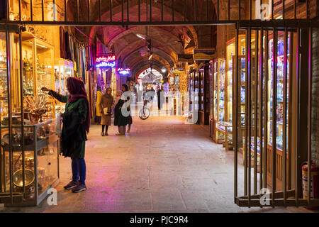 Die Islamische Republik Iran. Isfahan Großen Bazar Bazar Bozorg, aka Qeysarriyeh Basar, Weltkulturerbe der UNESCO, 11. Jahrhundert Basar, einer der Stockfoto