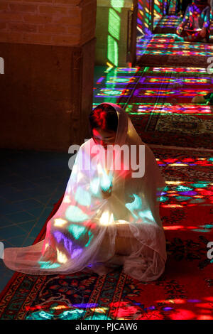 Die Islamische Republik Iran. Shiraz. Nasir al-Mulk Moschee, die Rosa Moschee in Gawd-i Araban Viertel, in der Nähe von Shah Cheragh Moschee. Es hat farbige gl Stockfoto