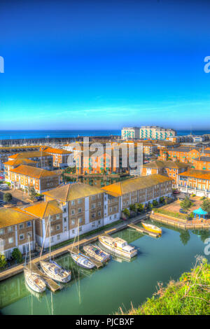 Brighton Marina Boote und Luxus Apartments East Sussex UK in bunten HDR Stockfoto