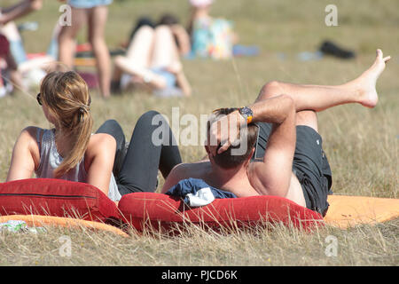 Tag eins der Qatar Glorious Goodwood Racing Festival 2018 von der einzigartigen freien Gehege auf dem Trundle hoch über der Schönsten fotografiert c Stockfoto