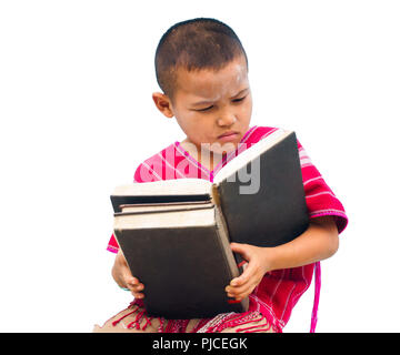 Little boy Holding in einem großen Buch auf einem hellblauen Hintergrund. Stockfoto