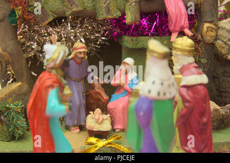 Darstellung der Anbetung der "Drei Könige" neugeborenes Baby Jesus in der Krippe von Bethlehem Stockfoto