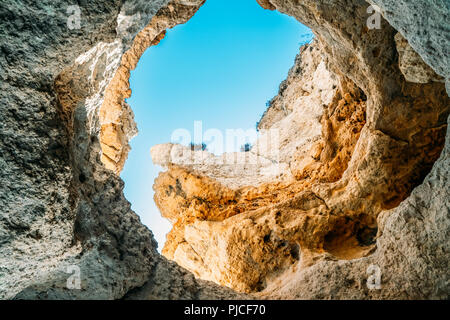 Natürliche Felsformationen in Lagos an der Algarve in Portugal Stockfoto