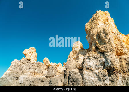 Natürliche Felsformationen in Lagos an der Algarve in Portugal Stockfoto