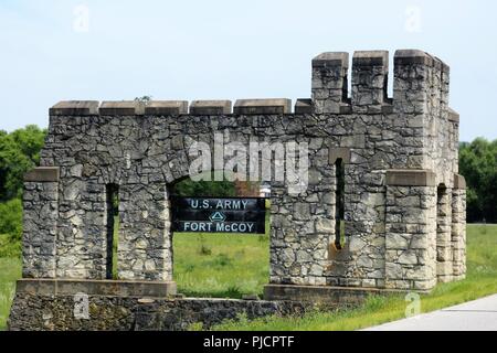 A GATE-Feld von der Works Progress Administration in 1941 an der Post in der Nähe des Gehäuses dargestellt ist der Juli 12, 2018, am Fort McCoy, Wis von 1935-1941, der Works Progress Administration leistete einen erheblichen Beitrag zu den Bemühungen der Verteidigung der Nation und am Fort McCoy waren ein Teil vieler Projekte, einschließlich der Gebäude, dieses Tor". Stockfoto