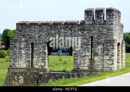 A GATE-Feld von der Works Progress Administration in 1941 an der Post in der Nähe des Gehäuses dargestellt ist der Juli 12, 2018, am Fort McCoy, Wis von 1935-1941, der Works Progress Administration leistete einen erheblichen Beitrag zu den Bemühungen der Verteidigung der Nation und am Fort McCoy waren ein Teil vieler Projekte, einschließlich der Gebäude, dieses Tor". Stockfoto