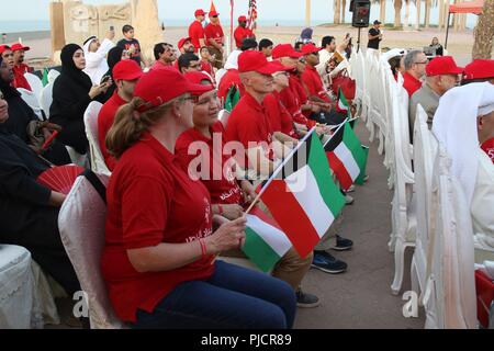 KUWAIT CITY, Kuwait - Mehr als ein Dutzend Soldaten mit Sitz und Hauptverwaltung Bataillon, 28 Infanterie Division/Task Force spartanisch, auf einer Veranstaltung in Kuwait Towers zum 50-jährigen Jubiläum der Special Olympics zu markieren. Die kuwaitischen Veranstaltung war Teil eines weltweiten Feier vom 19. Juli 2018. Stockfoto