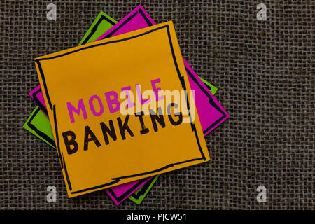 Text Zeichen anzeigen Mobile Banking. Konzeptionelle foto Überwachung Salden der Übertragung von Mitteln Rechnung Zahlung Papier Notizen wichtige Erinnerungen Communi Stockfoto