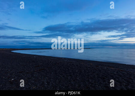 Landschaft in der Nähe der Grotta Island Lighthouse, Reykjavik, Island um Sonnenuntergang, 11. August 2016. Stockfoto