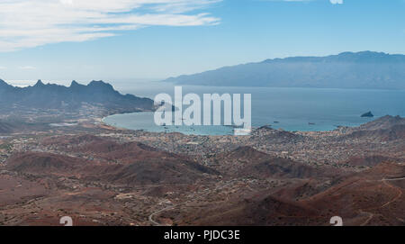 Blick über die Stadt und den Hafen von Mindelo, Sao Vicente, Kap Verde Stockfoto