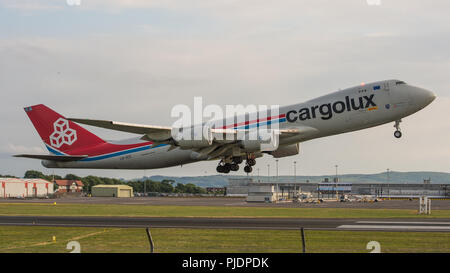 Cargolux Boeing 747-800 F Abflug Flughafen Prestwick Inernational gebunden für Luxemburg, beladen mit Fracht frei nehmen. Stockfoto
