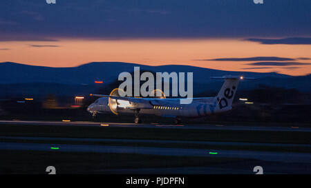 Flybe ist eine low-cost Airline und das größte unabhängige regionale Fluggesellschaft in Europa, in Exeter, mehr Inlandsflügen in Großbritannien als jede andere Stockfoto