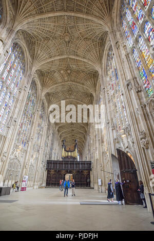 Die Eiche Lettner des Ant-Kapelle im Tudor-Stil erbaute Kapelle am King's College, Universität Cambridge, England. Stockfoto