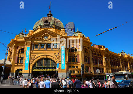 Der Flinders Street Station, die berühmteste Sehenswürdigkeit in Melbourne, Australien Stockfoto