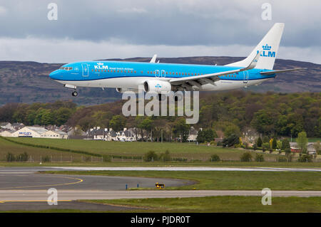 KLM-Flug von Amsterdam gesehen berühren sich an der Internationale Flughafen Glasgow, Renfrewshire, Schottland. Stockfoto