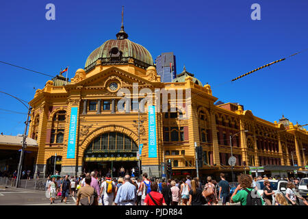 Der Flinders Street Station, die berühmteste Sehenswürdigkeit in Melbourne, Australien Stockfoto