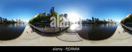 420 x 180 Grad Panorama: Yarra River, Skyline, Melbourne, Australien. Stockfoto