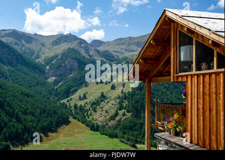 Frankreich. Hautes-Alpes (05), regionale Naturpark Queyras, Dorf Saint-Véran, 2042 m Höhe, der höchste Gemeinde Europas. Stockfoto