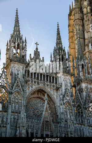 Kirche von Saint Ouen ist ein großen gotischen Römisch-katholische Kirche in Rouen bekannt sowohl für seine Architektur und seine Großen, unveränderte Cavaillé-Coll-Orgel Stockfoto