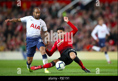 Tottenham Hotspur der Lucas Moura (links) und von Manchester United Chris Smalling Kampf um den Ball Stockfoto