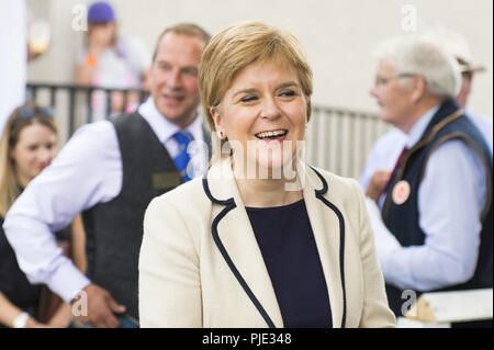 Nicola Sturgeon teilnehmen wird Turriff Unterstützung für Scotch Lamm zu verkünden, treffen sich Teilnehmer und Aussicht Stände bei der jährlichen zeigen. Mit: Nicola Sturgeon Wo: Turrif, Großbritannien Wann: 06 Aug 2018 Quelle: Euan Kirsche / WANN Stockfoto