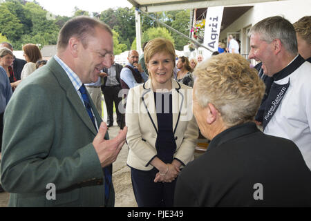 Nicola Sturgeon teilnehmen wird Turriff Unterstützung für Scotch Lamm zu verkünden, treffen sich Teilnehmer und Aussicht Stände bei der jährlichen zeigen. Mit: Nicola Sturgeon Wo: Turrif, Großbritannien Wann: 06 Aug 2018 Quelle: Euan Kirsche / WANN Stockfoto