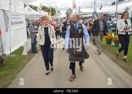 Nicola Sturgeon teilnehmen wird Turriff Unterstützung für Scotch Lamm zu verkünden, treffen sich Teilnehmer und Aussicht Stände bei der jährlichen zeigen. Mit: Nicola Sturgeon Wo: Turrif, Großbritannien Wann: 06 Aug 2018 Quelle: Euan Kirsche / WANN Stockfoto