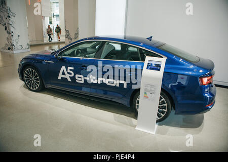 Berlin, 29. August 2018: Neues Auto Audi A5 g-tron auf der offiziellen Auto Show Drive-Volkswagen Group Forum in Berlin präsentiert. Stockfoto